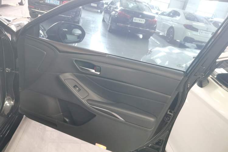 Used Toyota Avalon 2019 2.0L Luxury Edition China VI Standard
