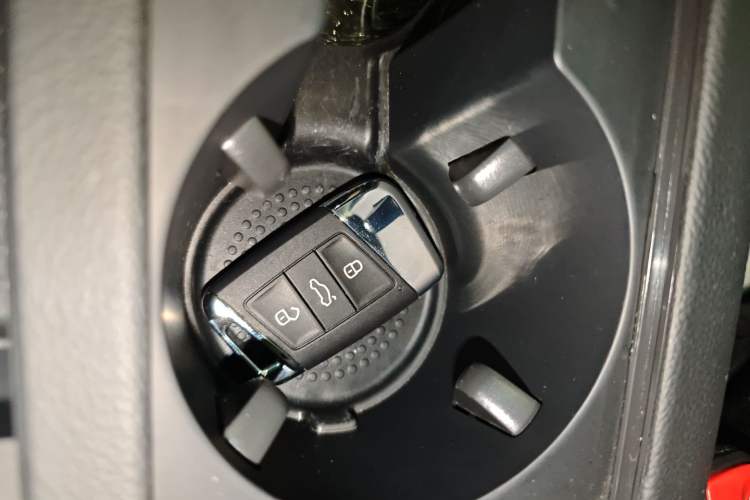 Used Volkswagen Magotan 2024 2 Million Units Zhongxiang Version 330TSI DSG Luxury Edition
