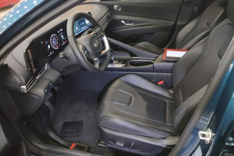 Used Hyundai Elantra 2022 1.5L CVT LUX Prestige Edition
