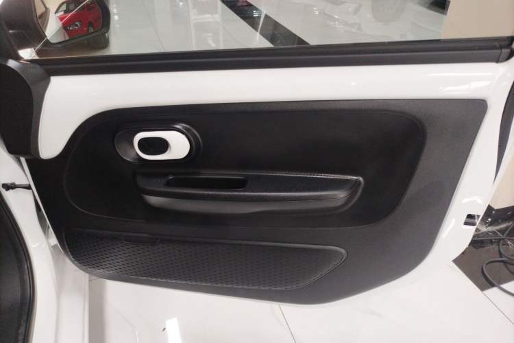 Used Roewe Clever 2021 302 km New Four-Seater Super-Efficient Version
