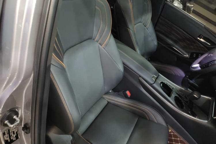 Used Toyota Avalon 2024 Dual-Motor 2.0L Luxury Edition
