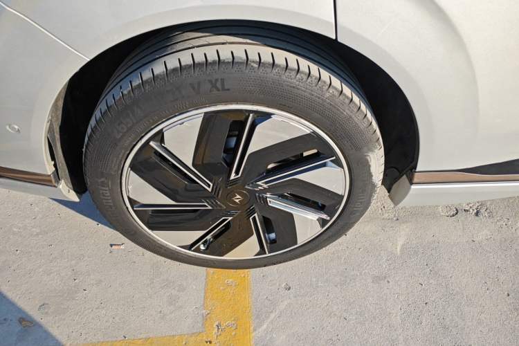 Used  eπ008 2024 210Max Range-Extended Version 6 Seats