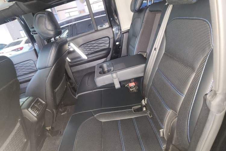 Used  BJ40 2018 PLUS 2.0T Automatic Four-Wheel Drive Urban Hunter Edition
