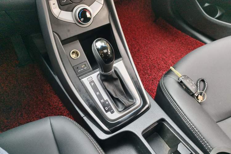 Used Hyundai Elantra (5th Generation / Langdong) 2016 1.6L Automatic Smart Version