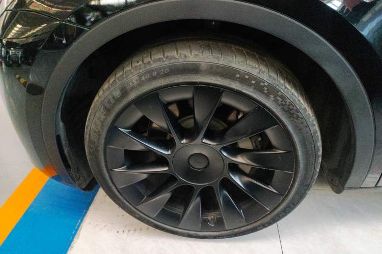 Used Tesla Model Y 2022 Long-Range All-Wheel-Drive Version
