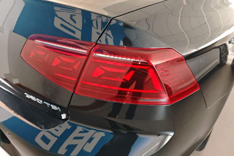 Used Volkswagen Magotan 2023 2 Million Units Commemorative Edition 330TSI DSG Luxury Version
