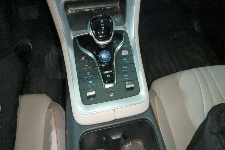 Used BYD Song Pro New Energy 2023 Champion Edition DM-i 71KM Navigation Model
