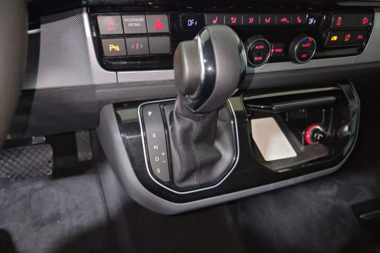 Used Volkswagen Multivan 2017 2.0 TSI 4x4 Prestige Edition 7-Seater
