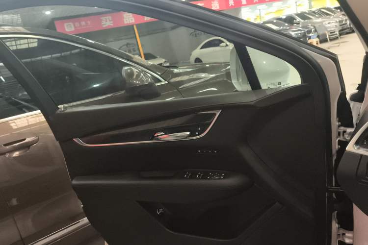 Used Cadillac XT5 2018 25T Luxury Model
