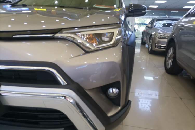 Used Toyota RAV4 2019 2.0L CVT Two-Wheel Drive Fashion X Limited Edition China VI Standard