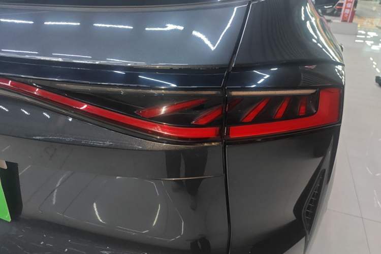 Used Changan UNI-Z New Energy 2024 Blue Whale Smart Electric iDD 125km Leading Model
