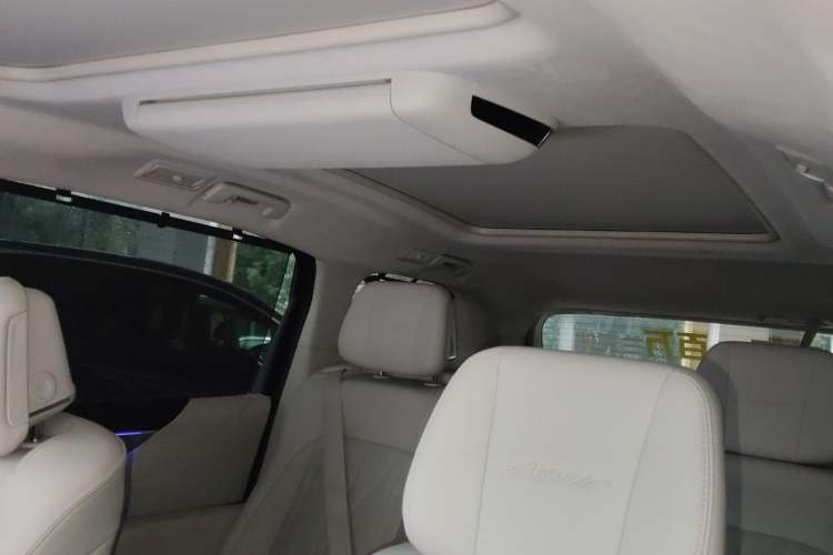 Used Buick GL8 New Energy 2024 Lu Zun Luxury Edition 7-Seater
