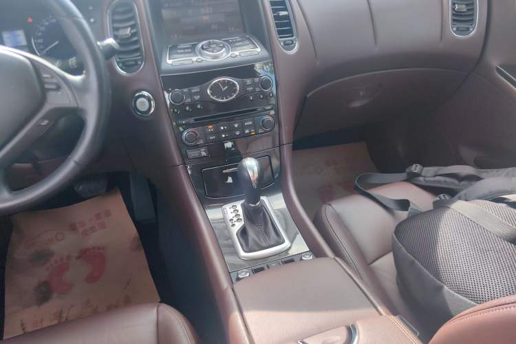 Used Infiniti QX50 2013 2.5L Two-Wheel-Drive Elegant Edition