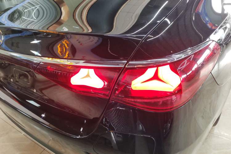 Used Mercedes-Benz E-Class New Energy 2024 E 350 e L Plug-in Hybrid Sedan
