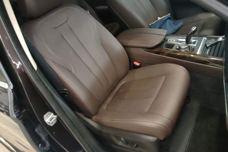 Used BMW X5 2015 xDrive28i
