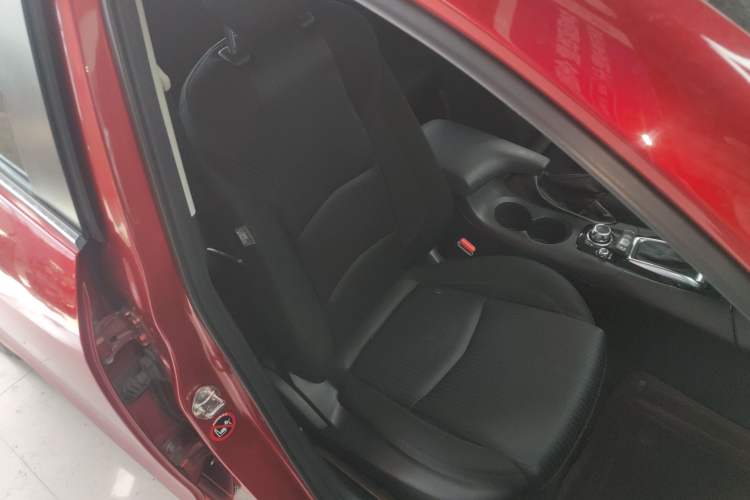 Used Mazda Mazda 3 Axela 2016 Sedan 1.5L Automatic Luxury Model
