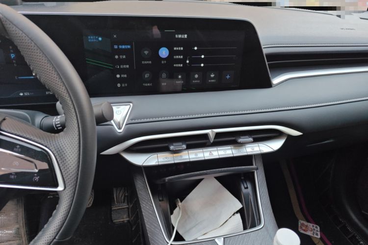 Used Venucia V 2022 260T Black Horse Edition · Idol
