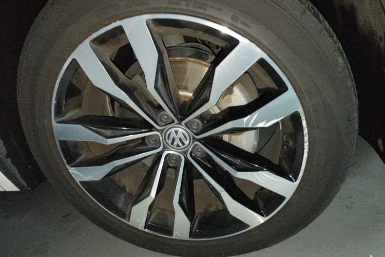 Used Volkswagen Tiguan L 2019 330TSI Automatic Two-Wheel Drive R-Line Flagship Edition China V Standard
