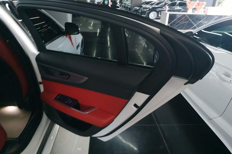 Used Jaguar XEL 2022 2.0T 250 PS R-DYNAMIC S Advanced Sport Edition
