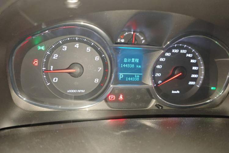 Used Chevrolet Captiva 2015 2.4L 4x4 Flagship Edition 7-Seater