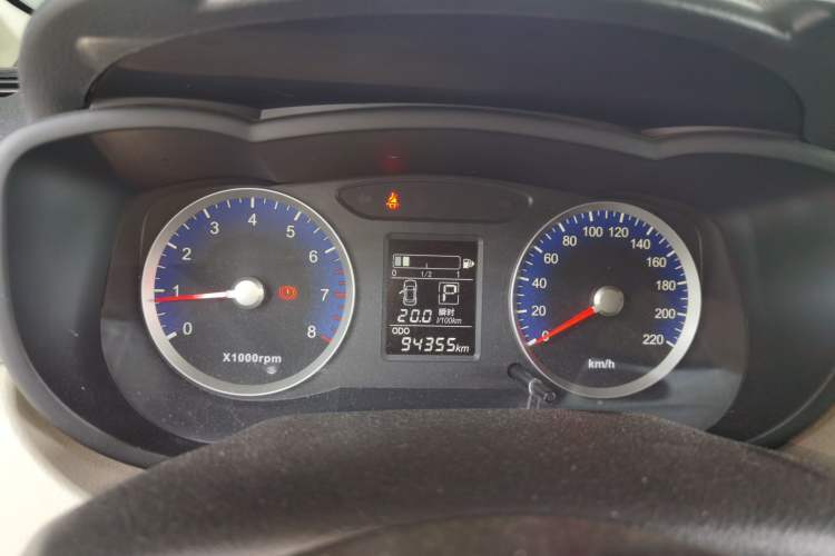 Used Venucia R50 2015 1.6L Automatic Fashion Edition
