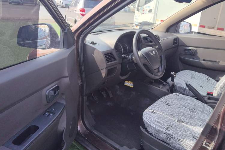 Used Wuling Hongguang 2015 1.5L S Base Model China IV
