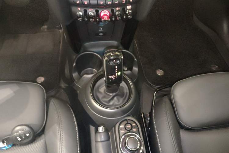 Used  MINI 2023 1.5T COOPER Artist Five-Door Edition
