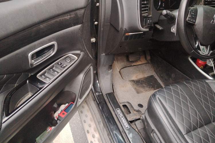 Used Mitsubishi Outlander 2020 2.4L 4x4 Zhi Xiang Edition 7-Seater
