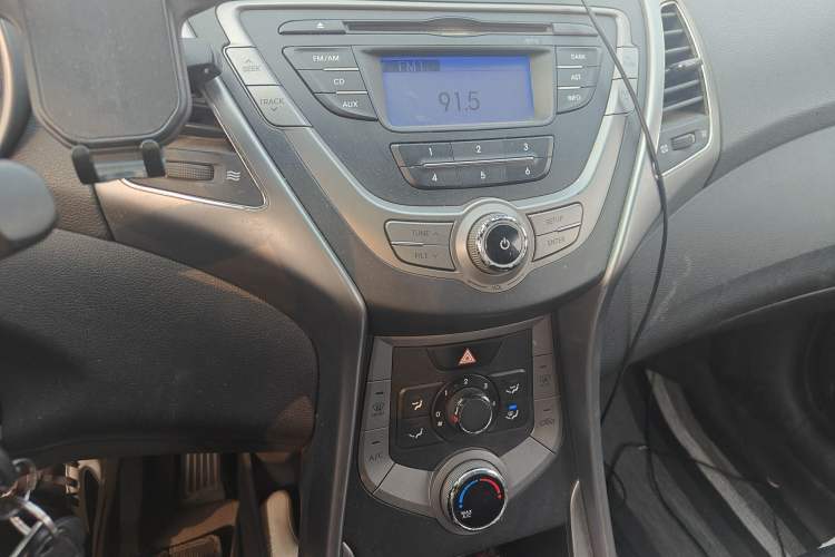 Used Hyundai Elantra (5th Generation / Langdong) 2012 1.6L Automatic Fashion Edition
