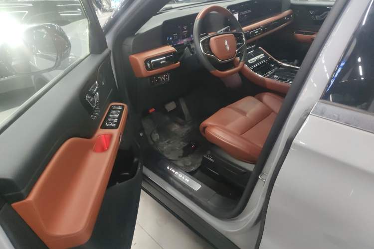 Used Lincoln Aviator 2024 3.0T V6 All-Wheel-Drive Luxury Edition Six Seats