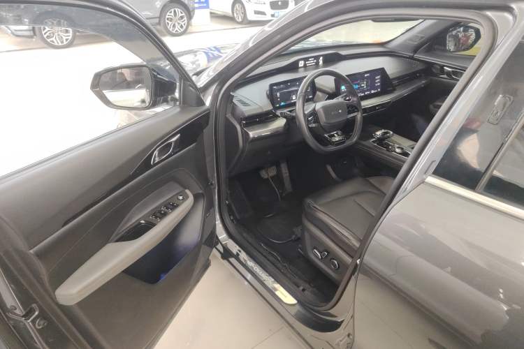 Used Oshan Z6 New Energy 2023 ZhiDian iDD 150KM Flagship PLUS Smart Parking Edition
