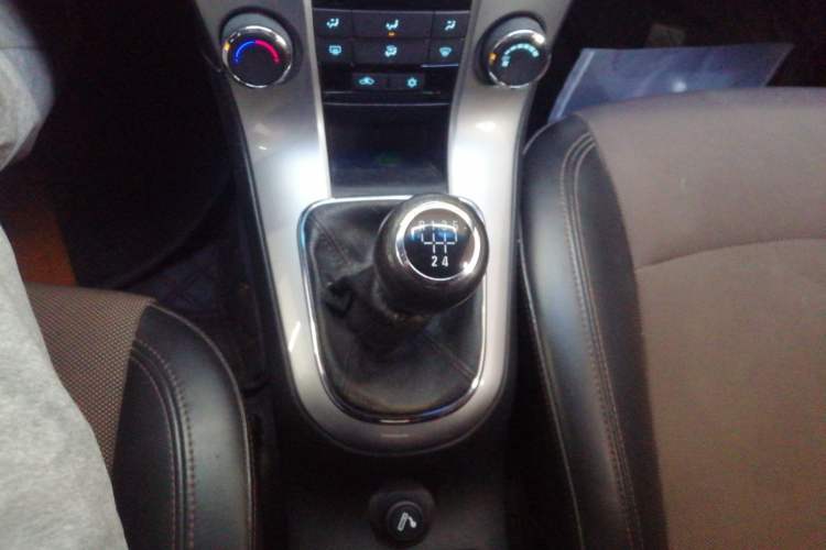 Used Chevrolet Cruze 2013 Hatchback 1.6L Manual Luxury Model
