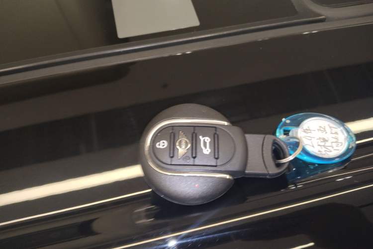 Used  MINI 2023 1.5T COOPER Artist Five-Door Edition
