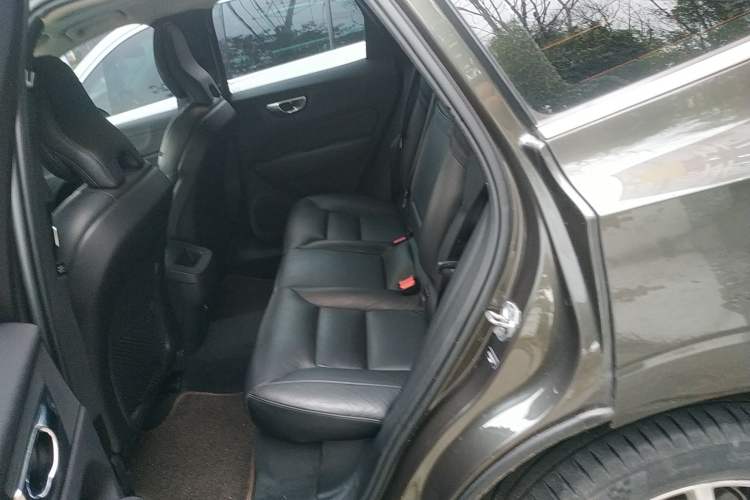 Used Volvo XC60 2019 T5 4x4 Smart Edition China VI Standard
