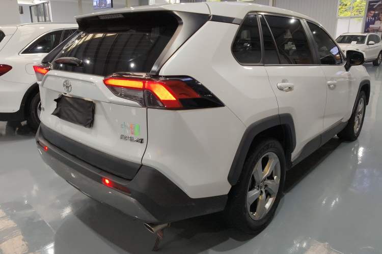 Used Toyota RAV4 2021 2.0L CVT Two-Wheel Drive Fashion PLUS Edition
