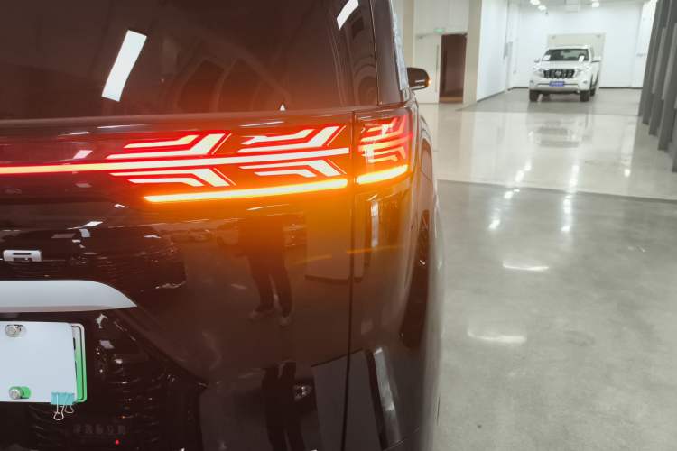 Used Denza D9 2024 DM-i 980 Four-Wheel Drive Prestige Model
