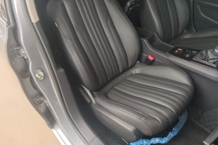 Used Peugeot 408 2022 1.6T Light-Chasing Edition
