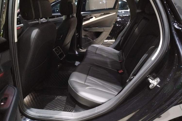 Used Volkswagen Passat 2022 330TSI Luxury Edition Custom Version
