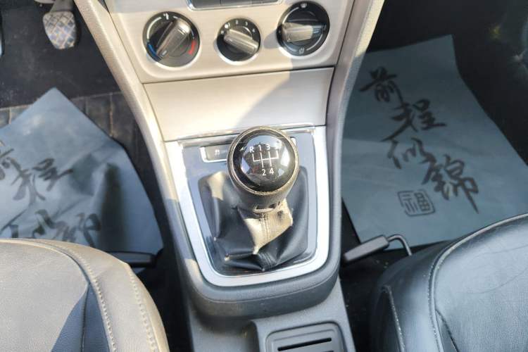 Used Volkswagen Lavida 2013 Restyled Classic 1.6L Manual Comfort Edition
