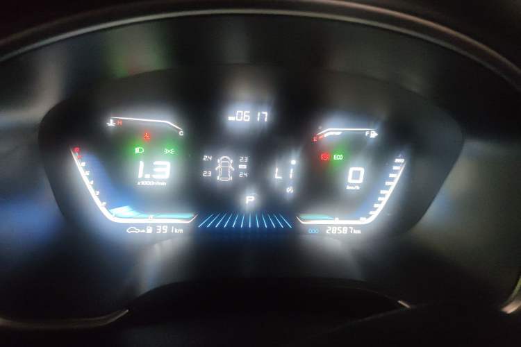 Used SWM G05 2022 PRO 1.5T DCT Luxury Model 7 Seats