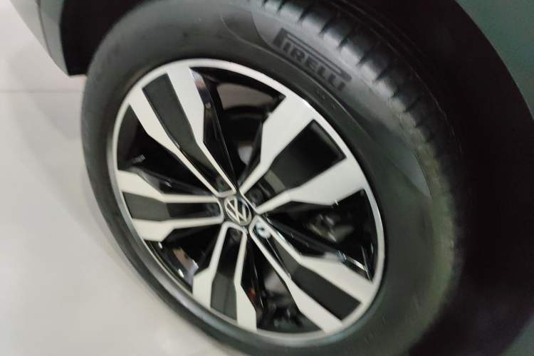 Used Volkswagen Tiguan L 2022 330TSI Automatic Two-Wheel Drive R-Line Enhanced Edition
