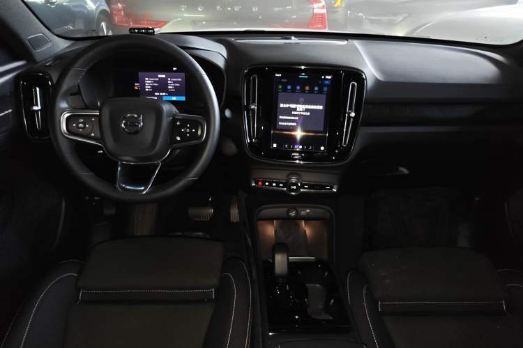 Used Volvo C40 2024 Long-Range PRO Version
