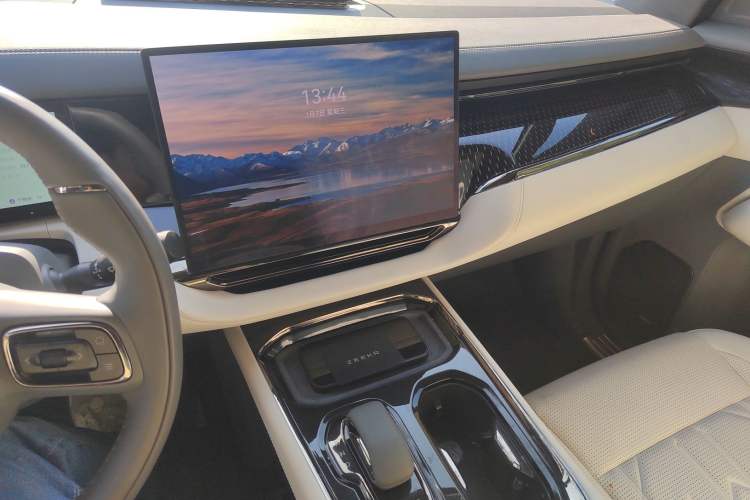 Used Zeekr 009 2024 7-Seater Aisle Version 108 kWh
