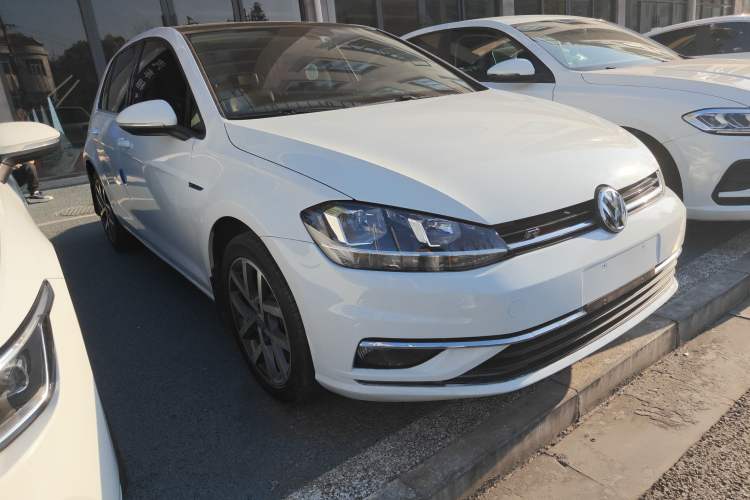 Used Volkswagen Golf 2018 230TSI Automatic Luxury Version
