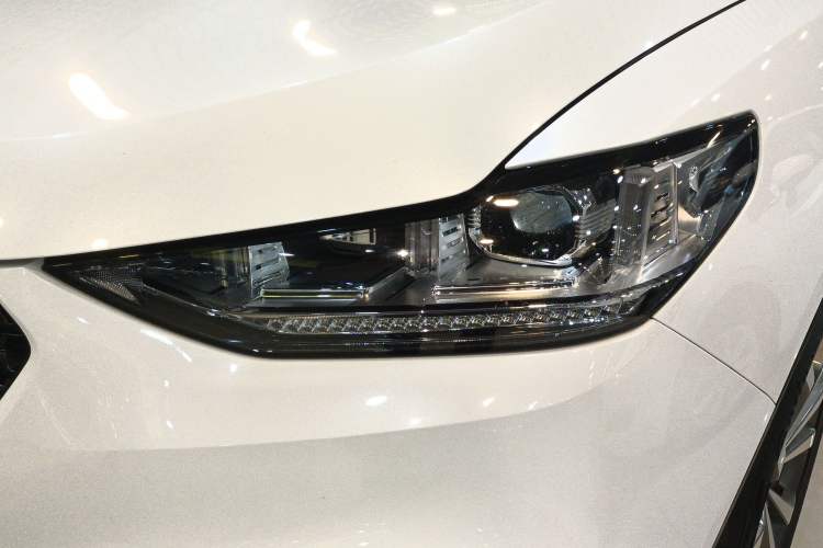 Used Wey VV6 2018 2.0T Two-Wheel Drive Flagship Version China V Standard
