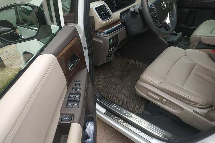 Used Honda Odyssey 2015 Revised 2.4L Luxury Edition
