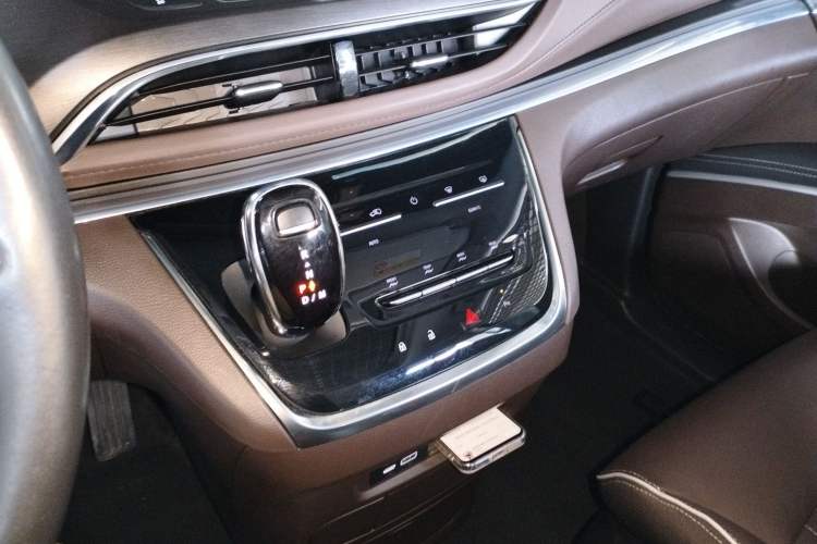 Used Buick GL8 2022 Land Business Class 652T Luxury Model