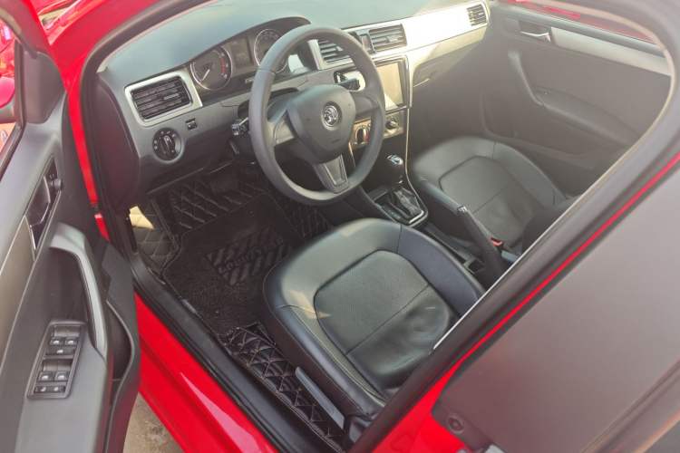 Used Skoda Rapid Spaceback 2014 1.6L Automatic Enjoyment Edition
