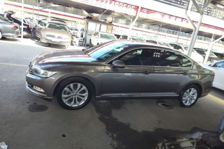 Used Volkswagen Magotan 2017 330TSI DSG Luxury Model
