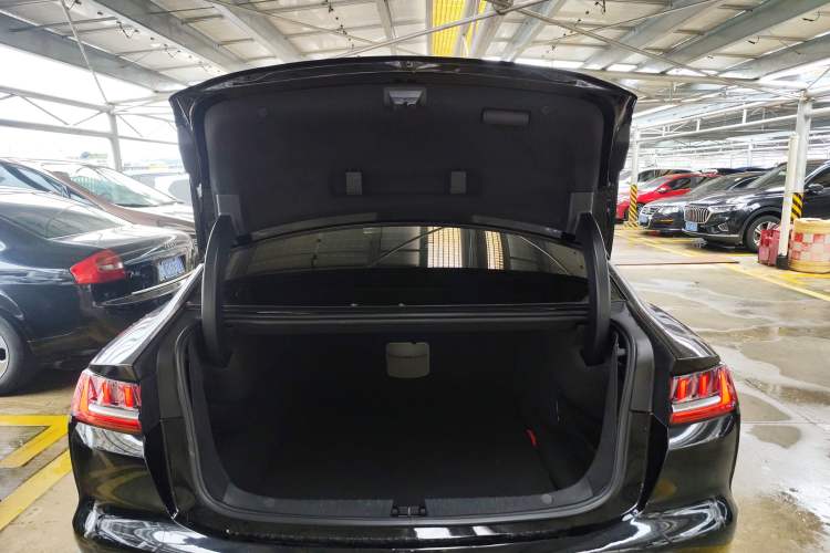 Used BYD e9 2021 Business Edition
